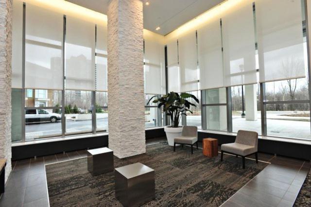 Square One Fully Furnished Suite Миссиссага Экстерьер фото