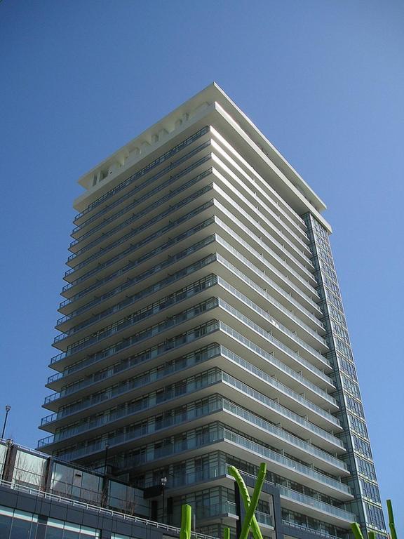 Square One Fully Furnished Suite Миссиссага Экстерьер фото